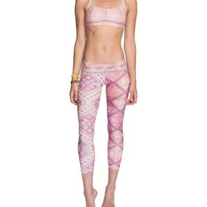 NiyamaSOL Moroccan sand Capri leggings sz medium